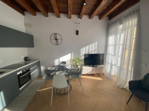 Luca's Luxury Flat in Palazzo Diaz - Como City Center